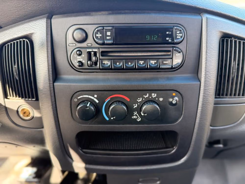 2004 Dodge Ram 3500 ST 8 ft Crew Cab Image 34