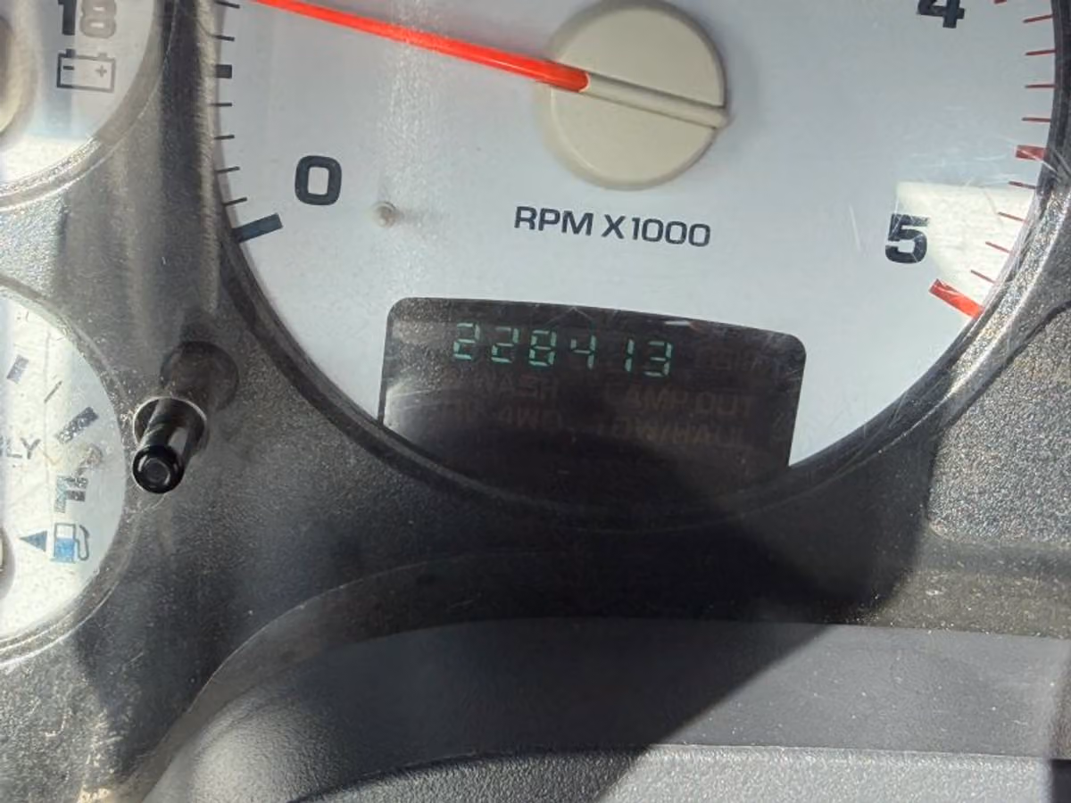 2004 Dodge Ram 3500 ST 8 ft Crew Cab Image 40