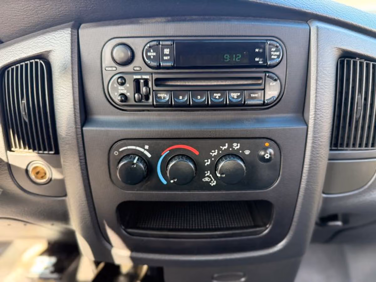 2004 Dodge Ram 3500 ST 8 ft Crew Cab Image 34