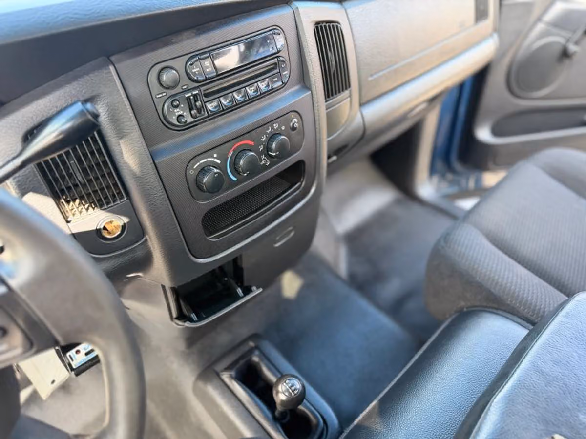 2004 Dodge Ram 3500 ST 8 ft Crew Cab Image 32