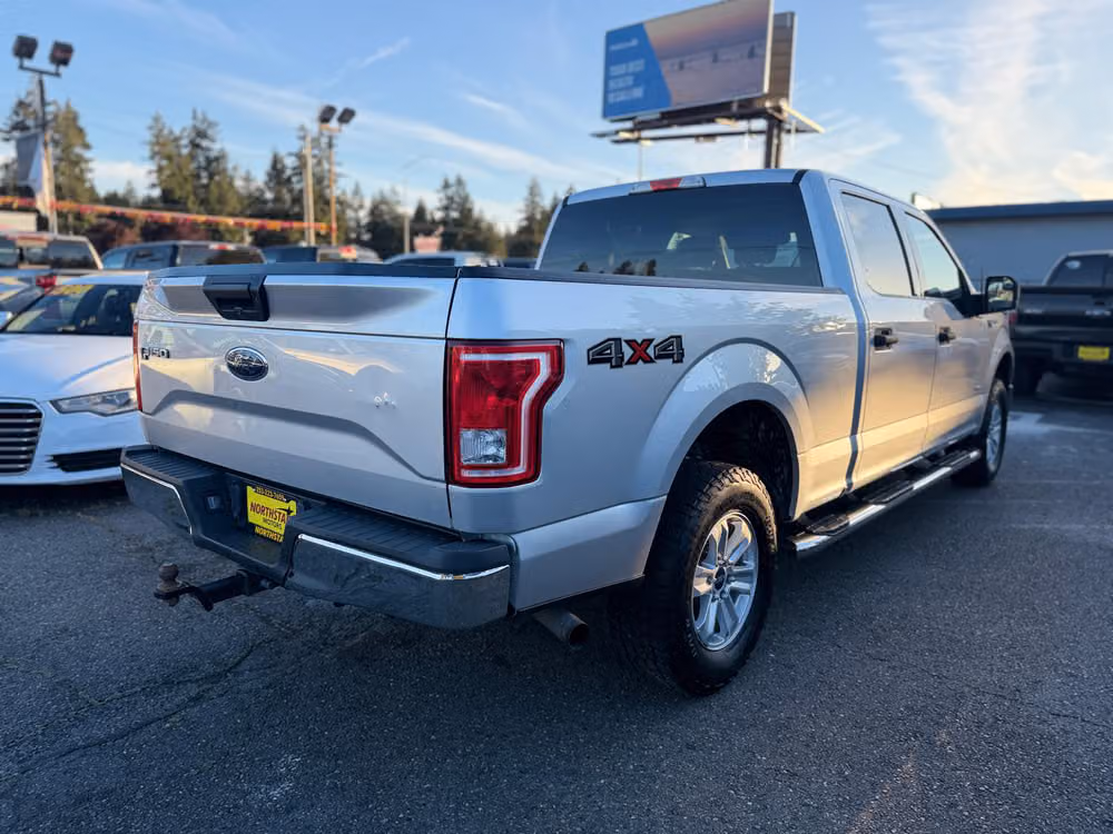 2017 Ford F-150 XLT SuperCrew Lower Image 3
