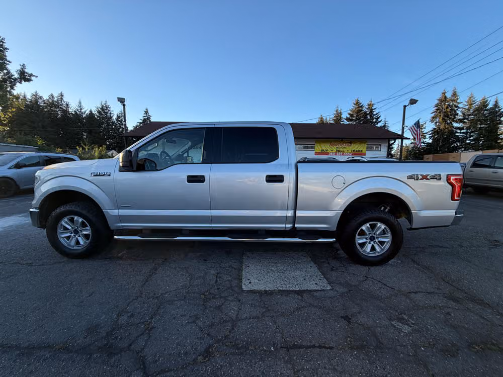 2017 Ford F-150 XLT SuperCrew Image 3