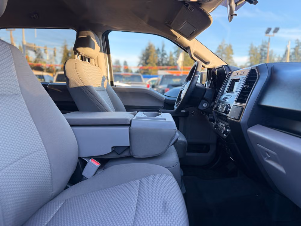 2017 Ford F-150 XLT SuperCrew Image 16