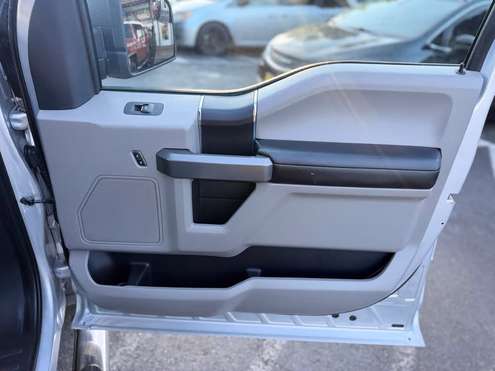 2017 Ford F-150 XLT SuperCrew Image 19