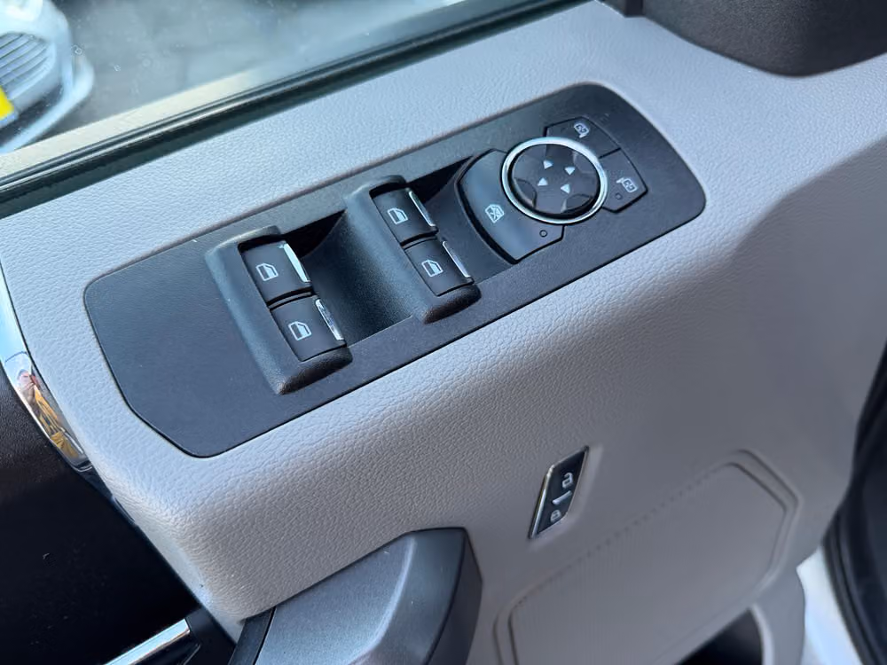 2017 Ford F-150 XLT SuperCrew Image 37