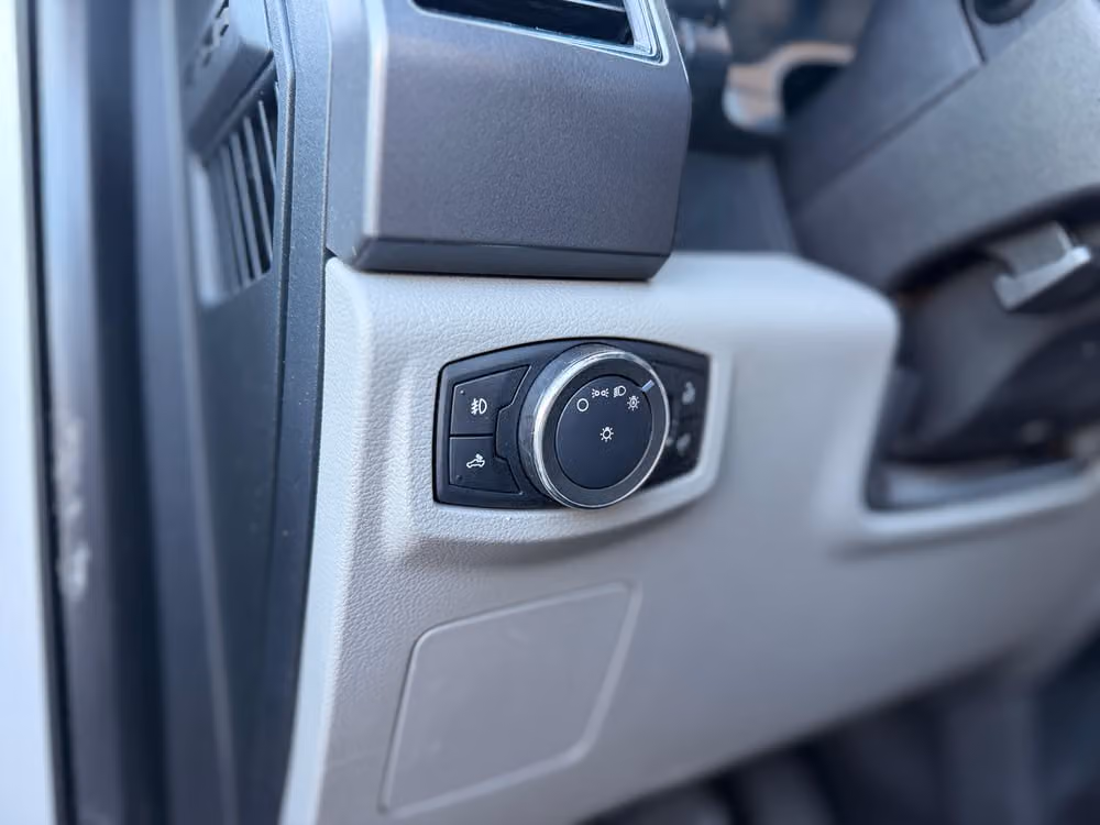 2017 Ford F-150 XLT SuperCrew Image 38