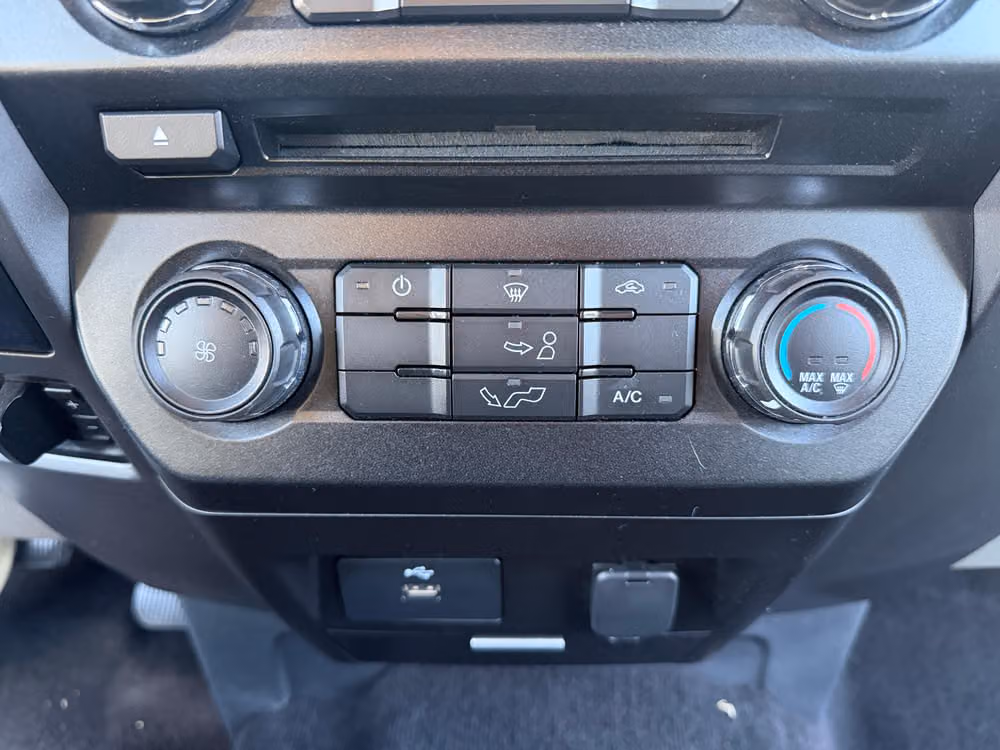 2017 Ford F-150 XLT SuperCrew Image 44