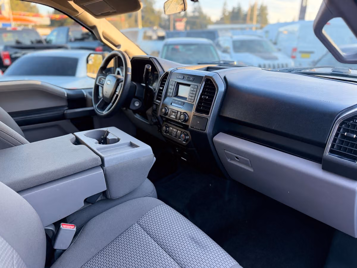 2017 Ford F-150 XLT SuperCrew Image 12