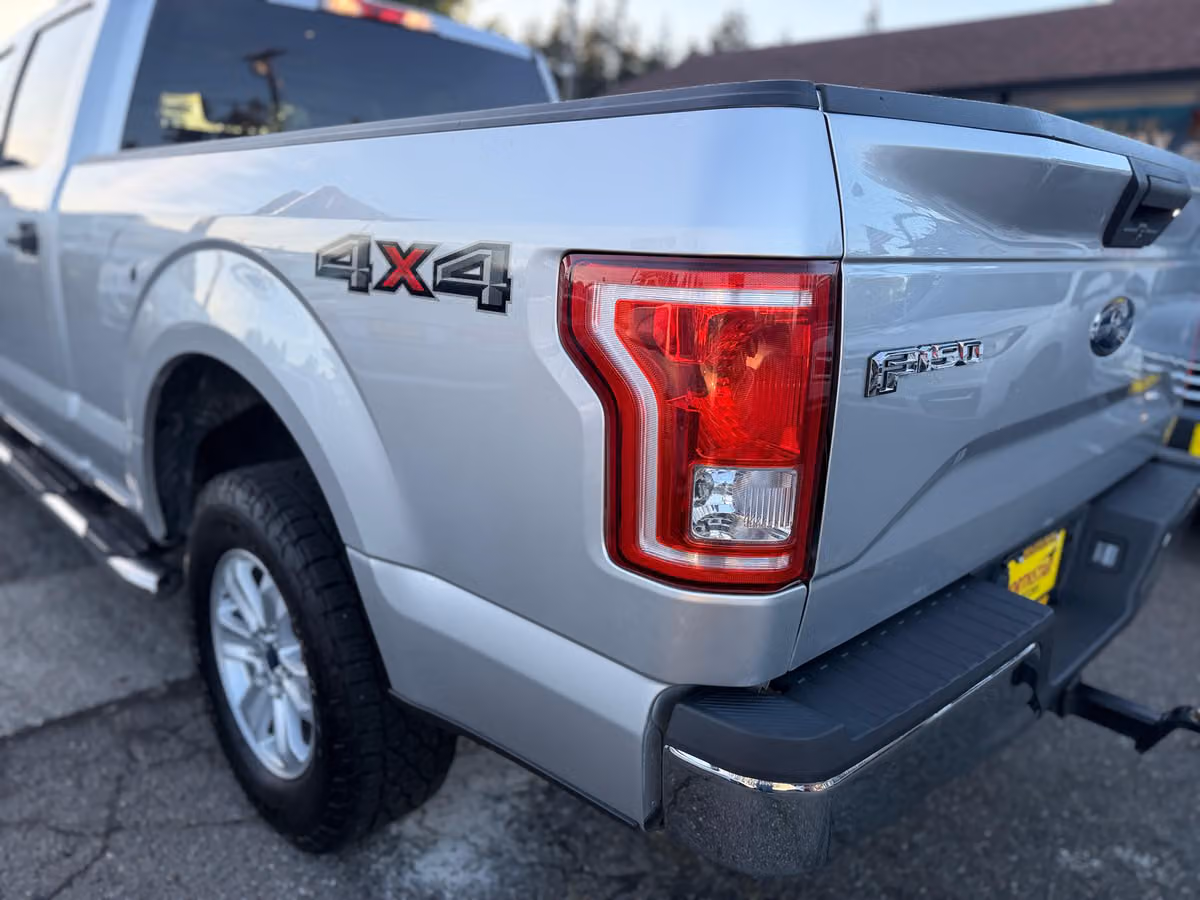 2017 Ford F-150 XLT SuperCrew Image 31