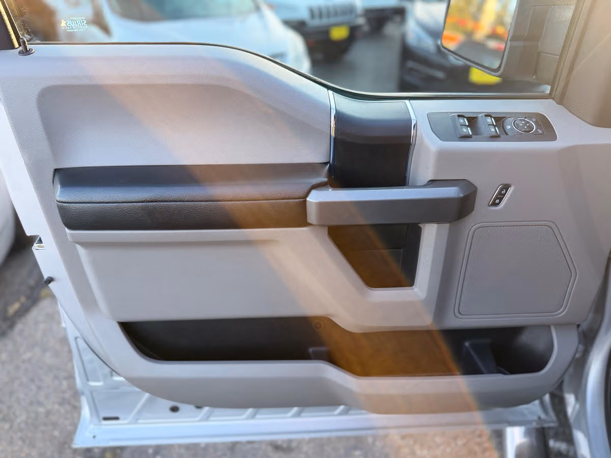 2017 Ford F-150 XLT SuperCrew Image 36