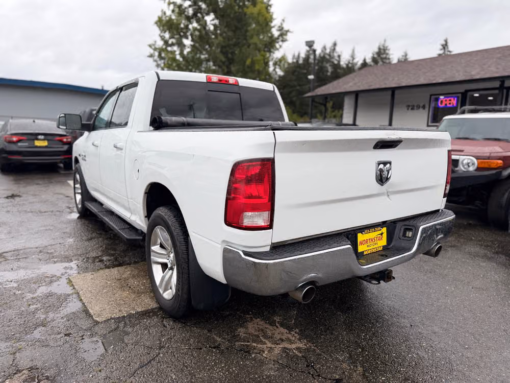 2015 Ram 1500 SLT Crew Cab Lower Image 1