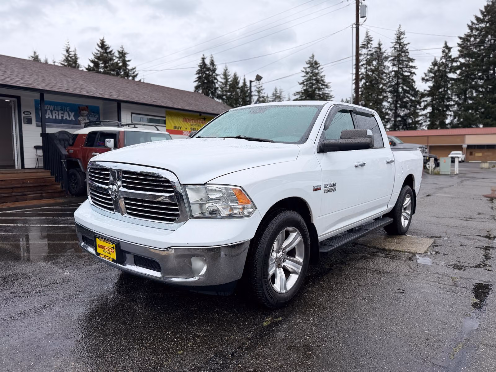 2015 Ram 1500 SLT Crew Cab Upper Image 1