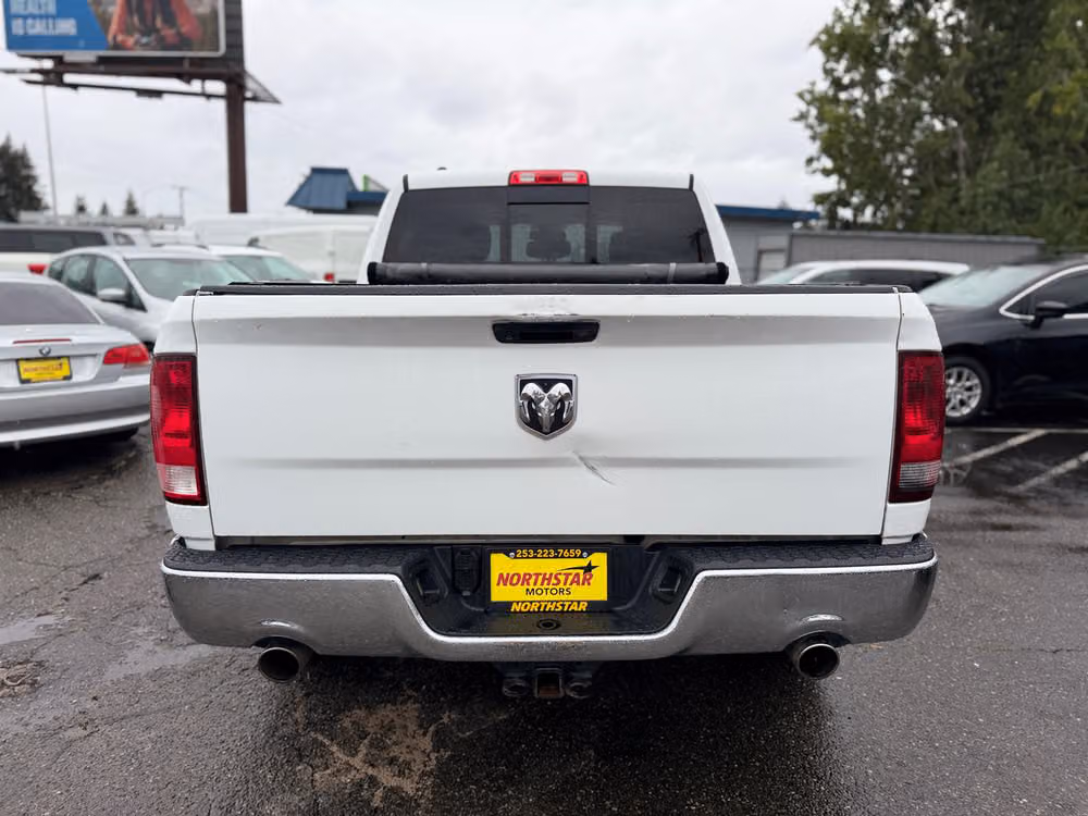 2015 Ram 1500 SLT Crew Cab Image 5