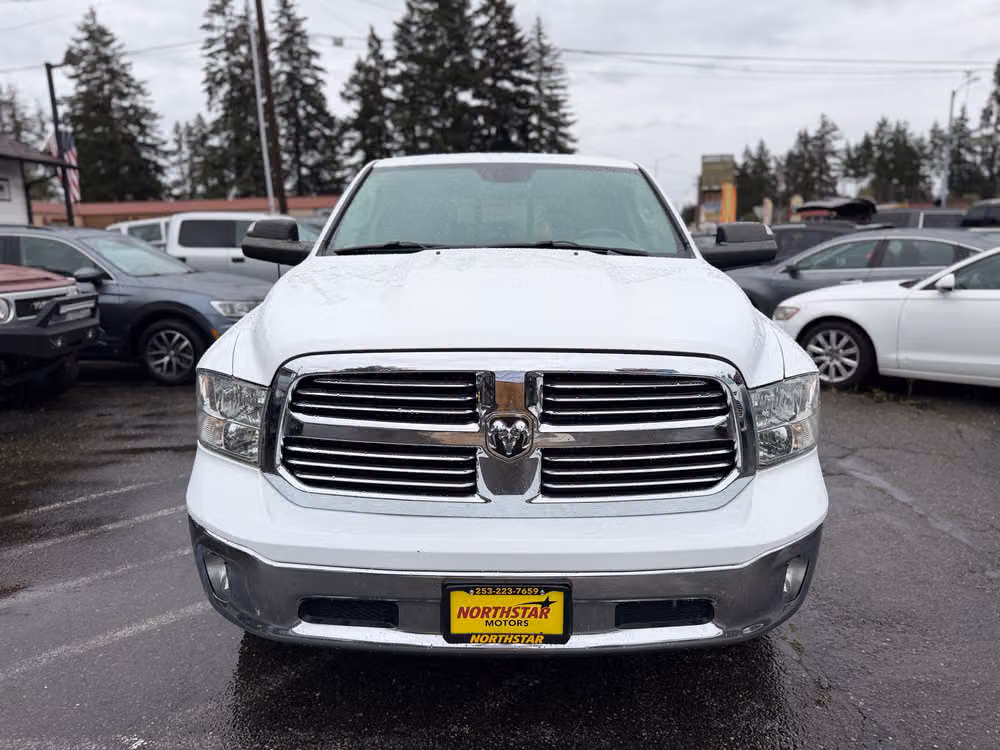 2015 Ram 1500 SLT Crew Cab Image 9