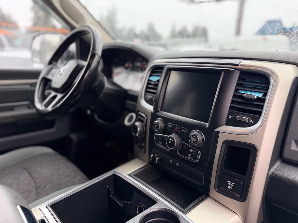 2015 Ram 1500 SLT Crew Cab Image 15