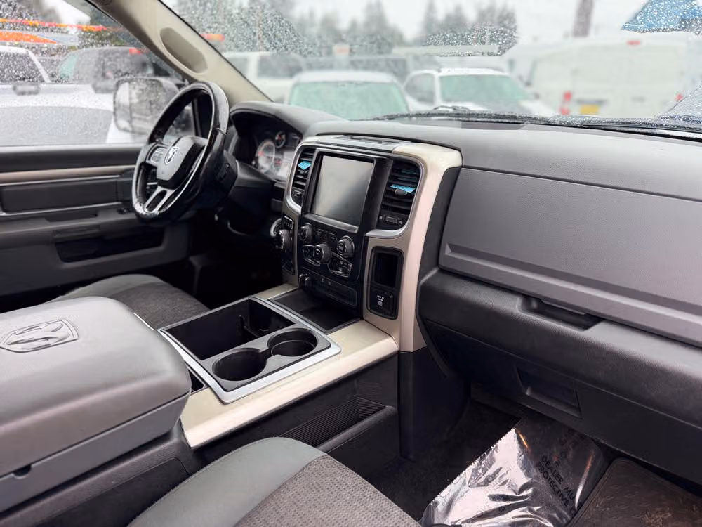 2015 Ram 1500 SLT Crew Cab Image 16