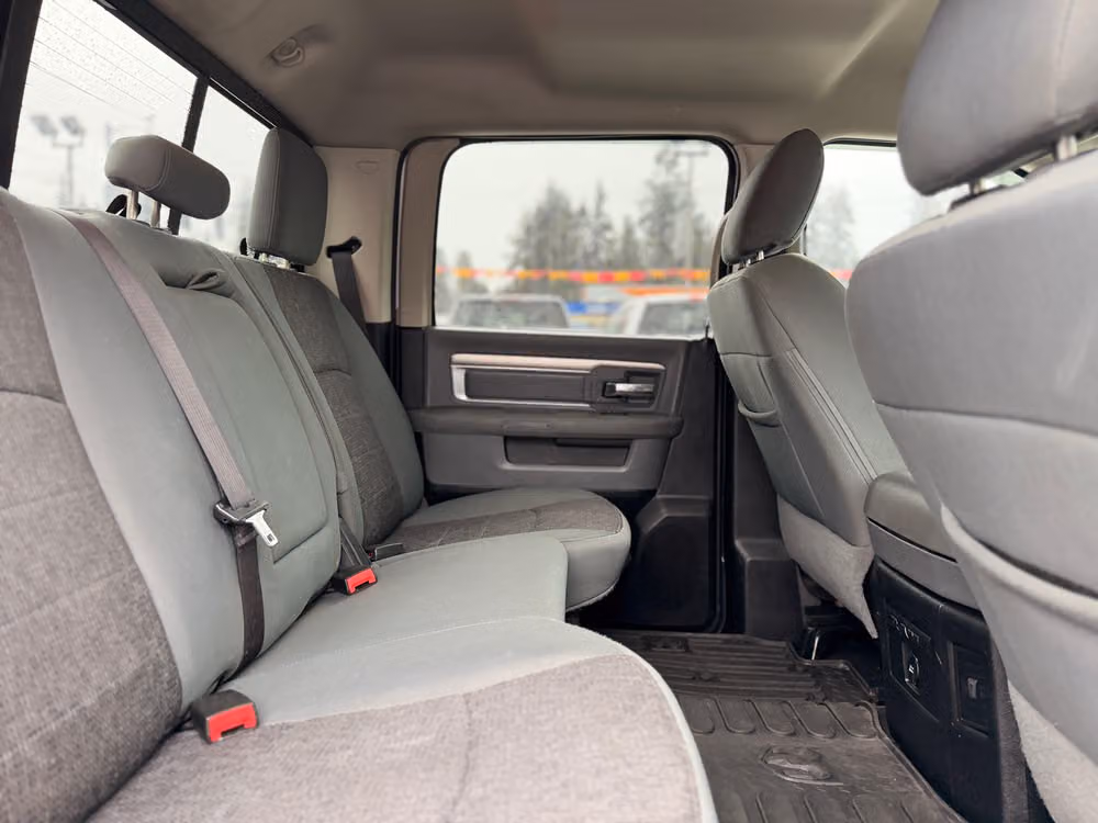 2015 Ram 1500 SLT Crew Cab Image 20