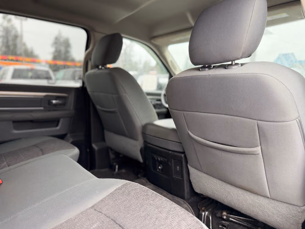 2015 Ram 1500 SLT Crew Cab Image 21
