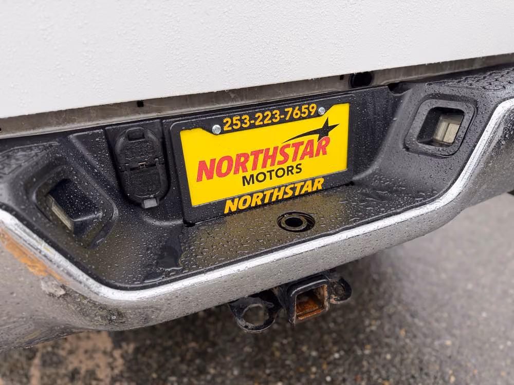2015 Ram 1500 SLT Crew Cab Image 24
