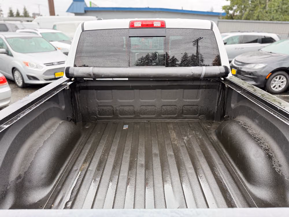 2015 Ram 1500 SLT Crew Cab Image 25