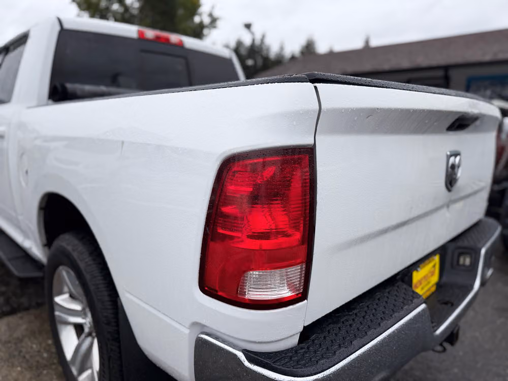 2015 Ram 1500 SLT Crew Cab Image 26