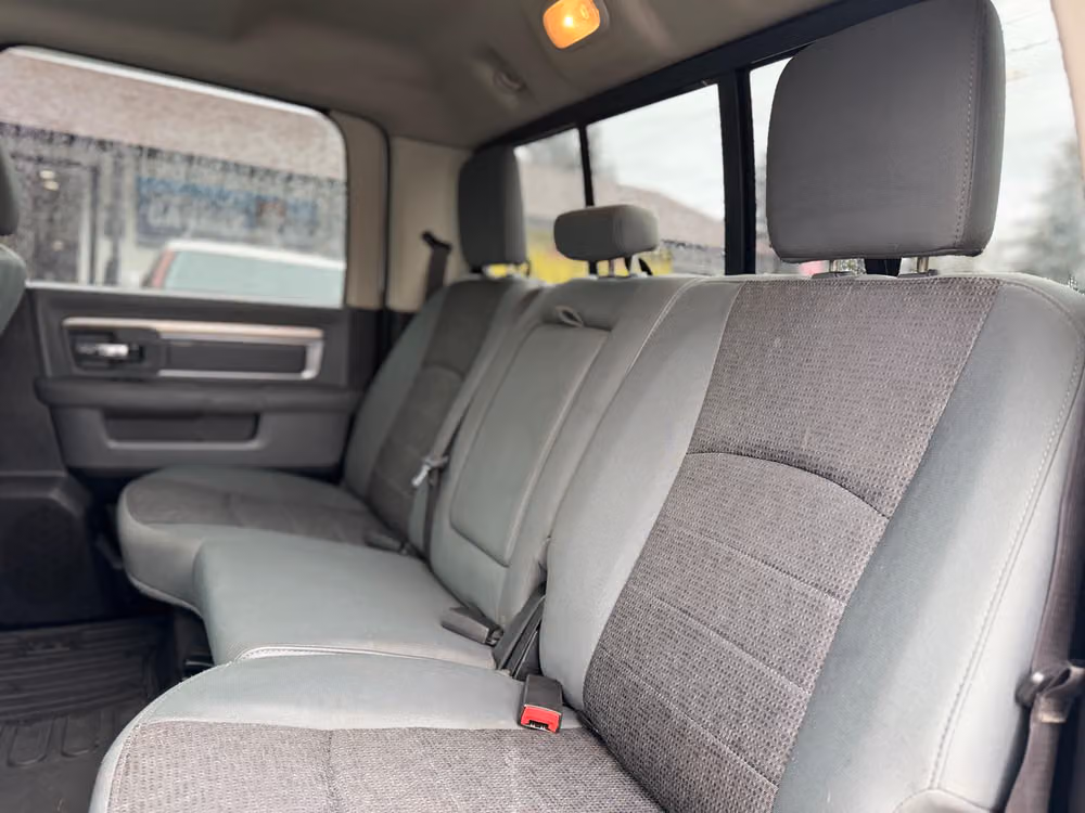 2015 Ram 1500 SLT Crew Cab Image 28