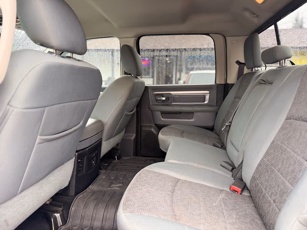 2015 Ram 1500 SLT Crew Cab Image 29