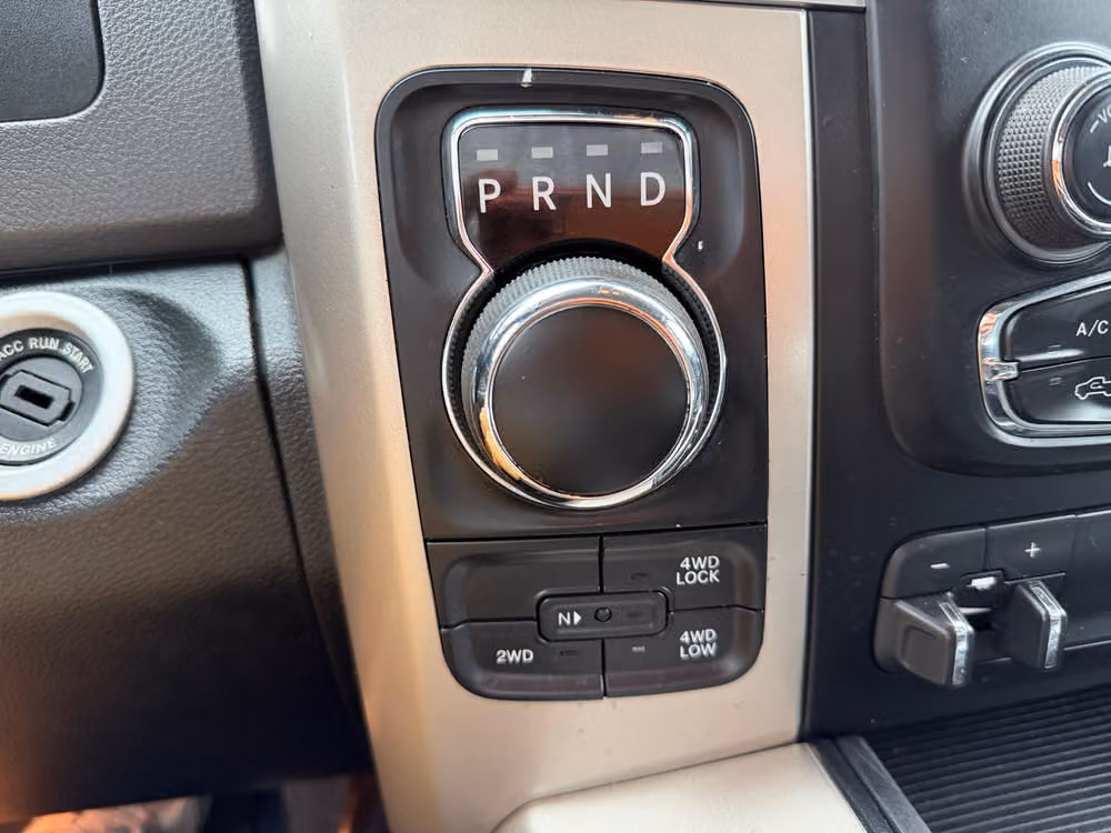 2015 Ram 1500 SLT Crew Cab Image 39