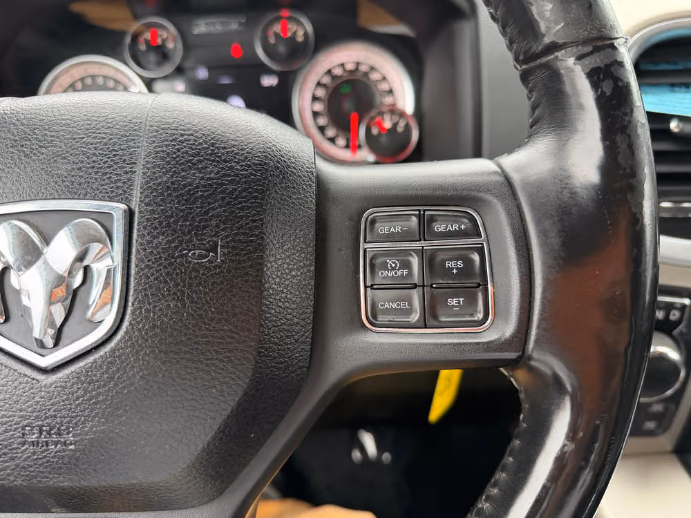 2015 Ram 1500 SLT Crew Cab Image 44