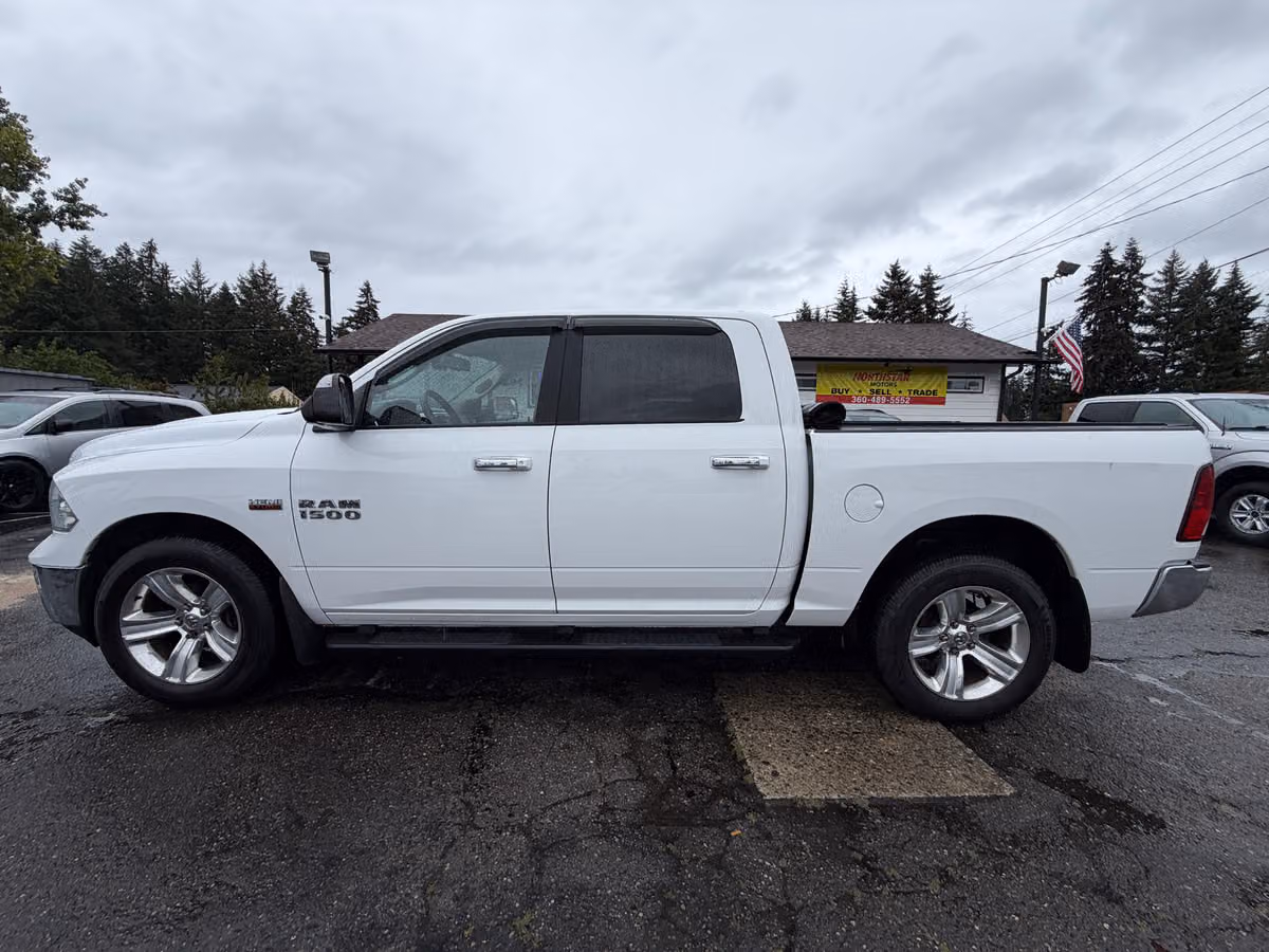 2015 Ram 1500 SLT Crew Cab Image 3