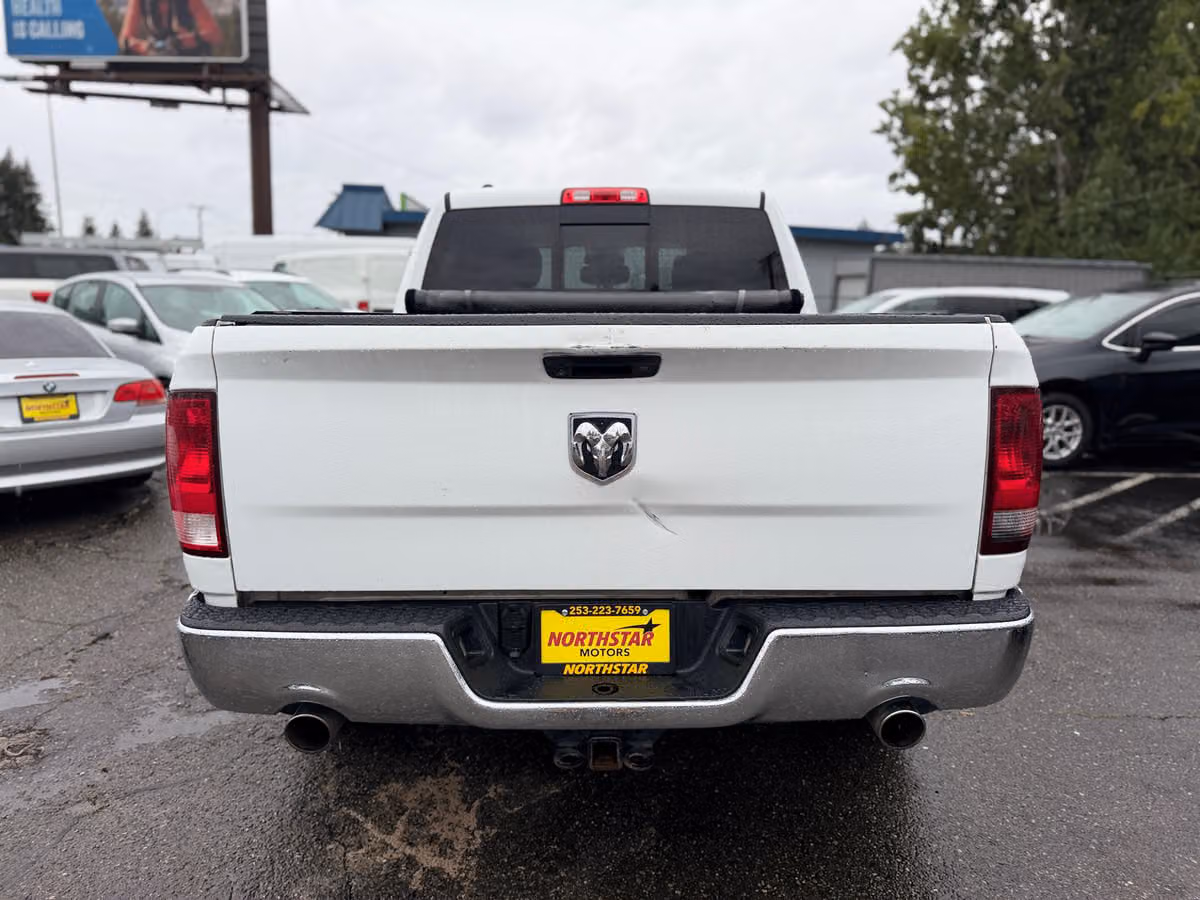 2015 Ram 1500 SLT Crew Cab Image 5