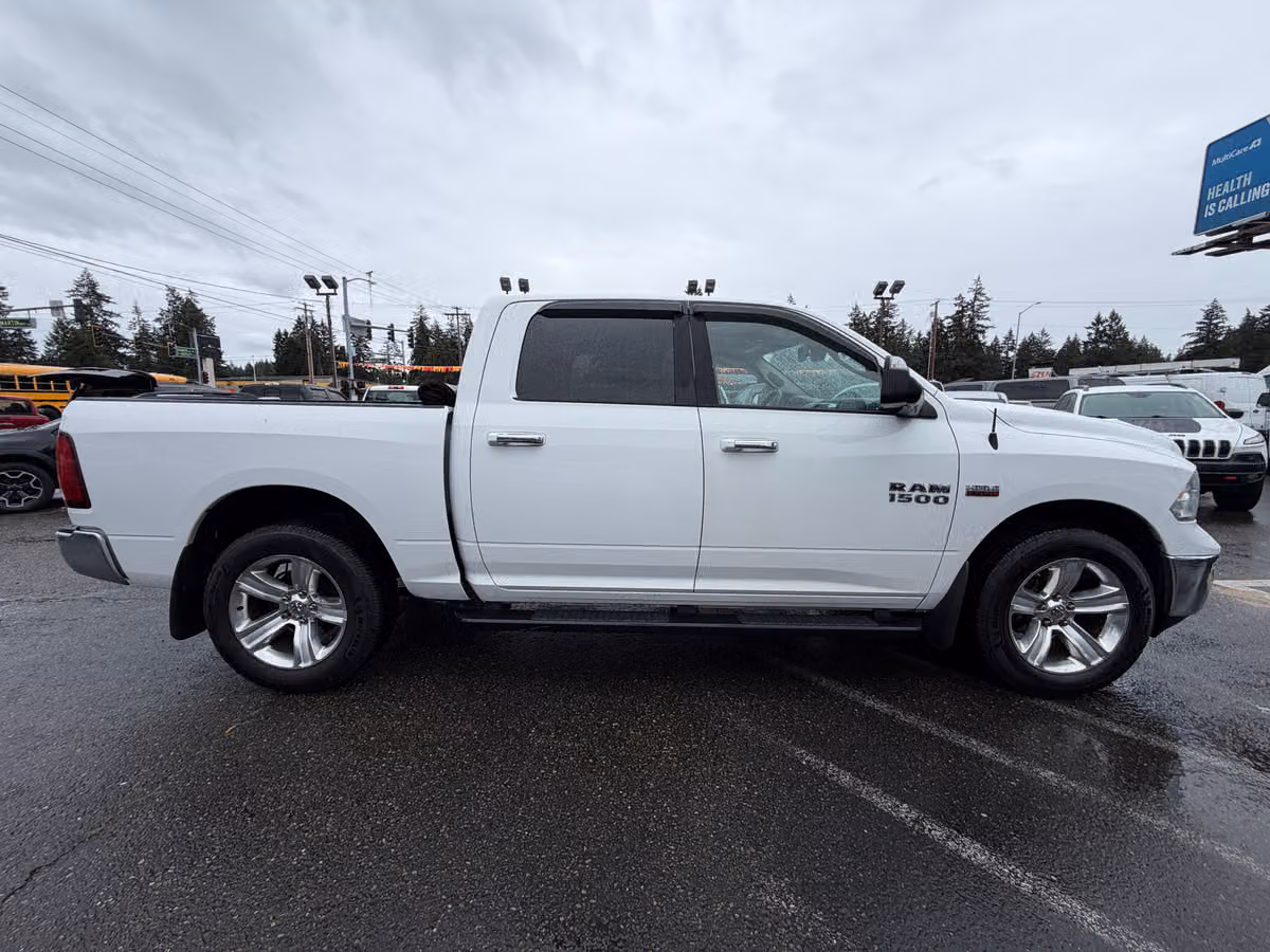 2015 Ram 1500 SLT Crew Cab Image 7
