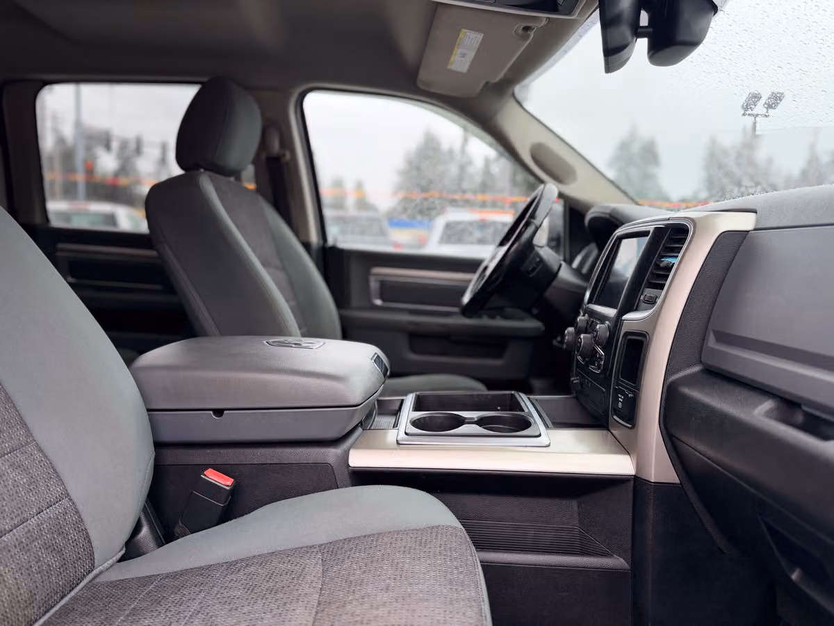 2015 Ram 1500 SLT Crew Cab Image 17