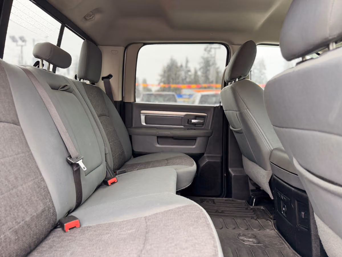 2015 Ram 1500 SLT Crew Cab Image 20