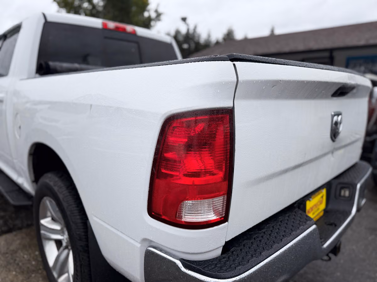 2015 Ram 1500 SLT Crew Cab Image 26
