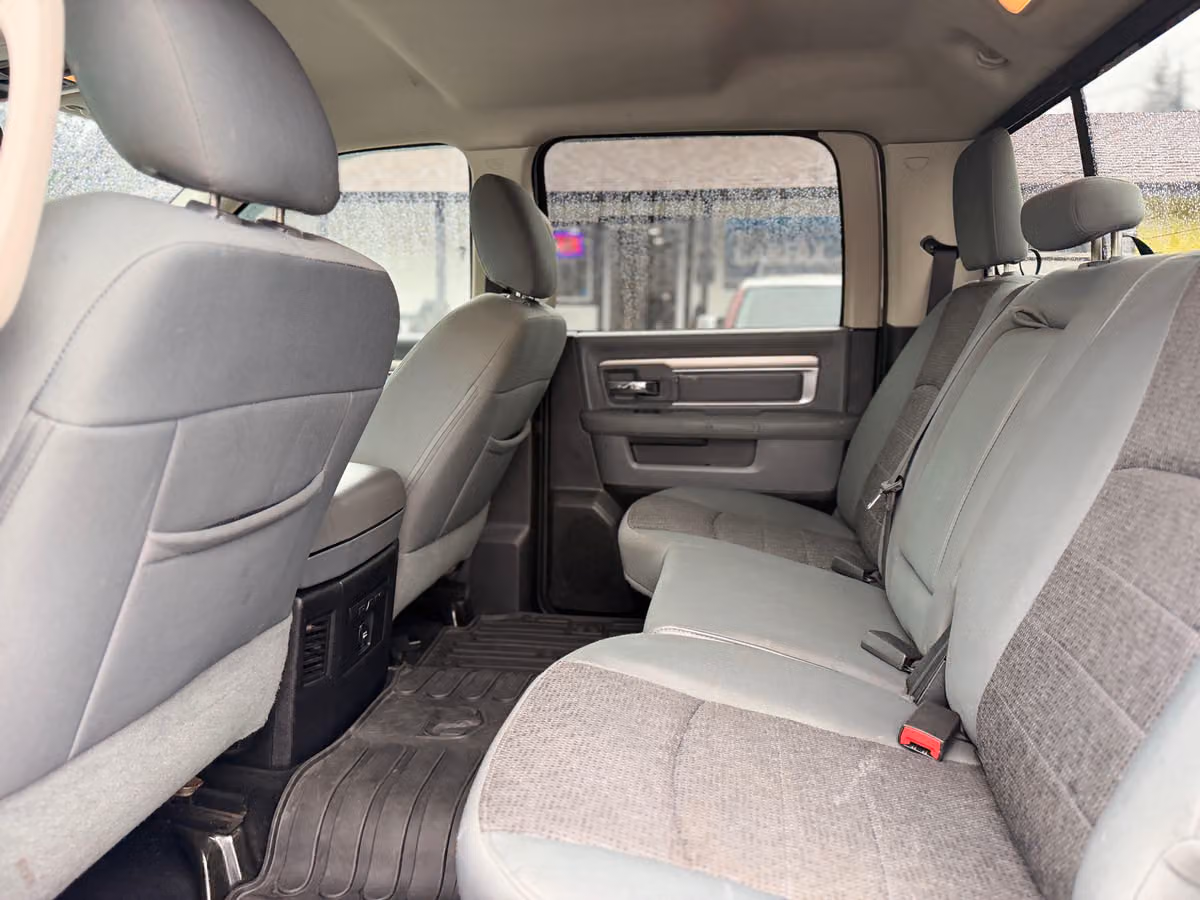 2015 Ram 1500 SLT Crew Cab Image 29