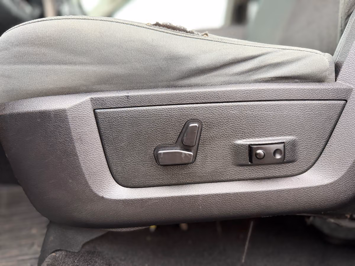 2015 Ram 1500 SLT Crew Cab Image 33