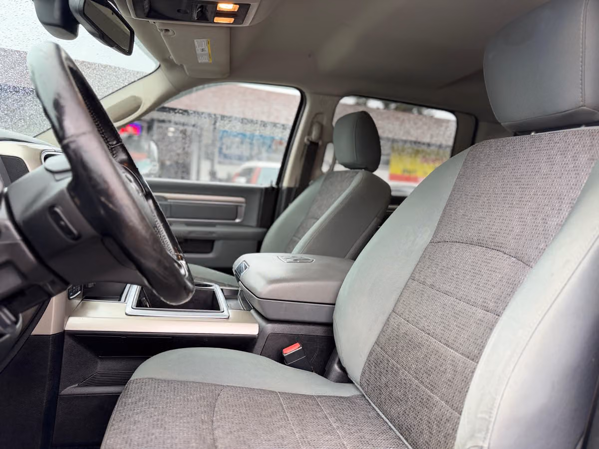 2015 Ram 1500 SLT Crew Cab Image 34