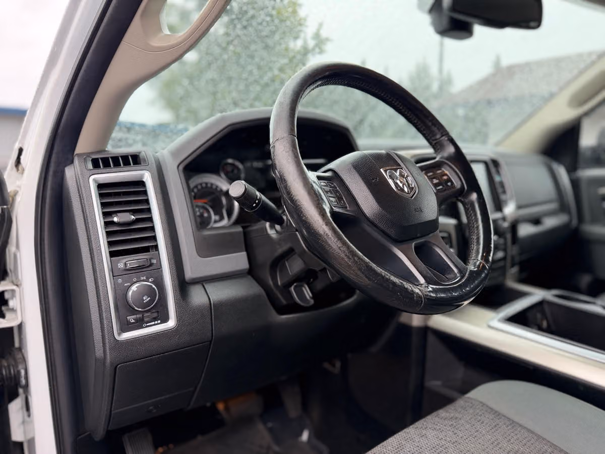 2015 Ram 1500 SLT Crew Cab Image 35