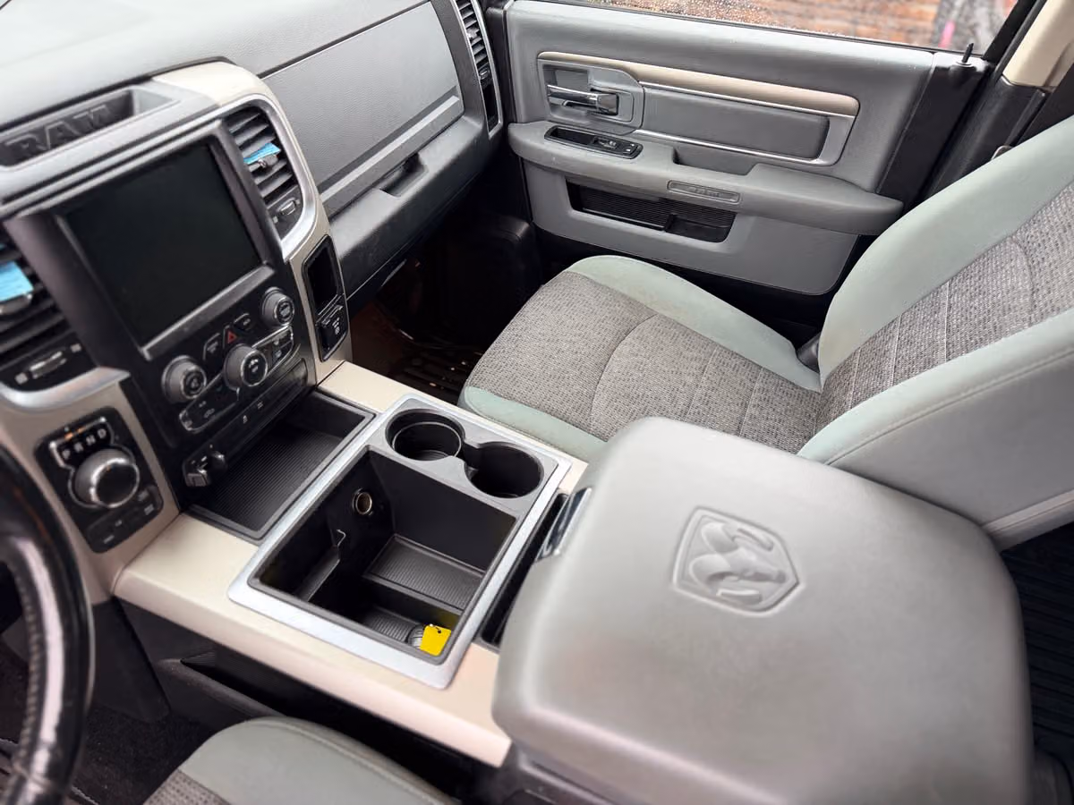2015 Ram 1500 SLT Crew Cab Image 36