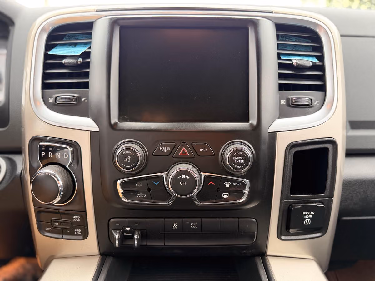 2015 Ram 1500 SLT Crew Cab Image 38