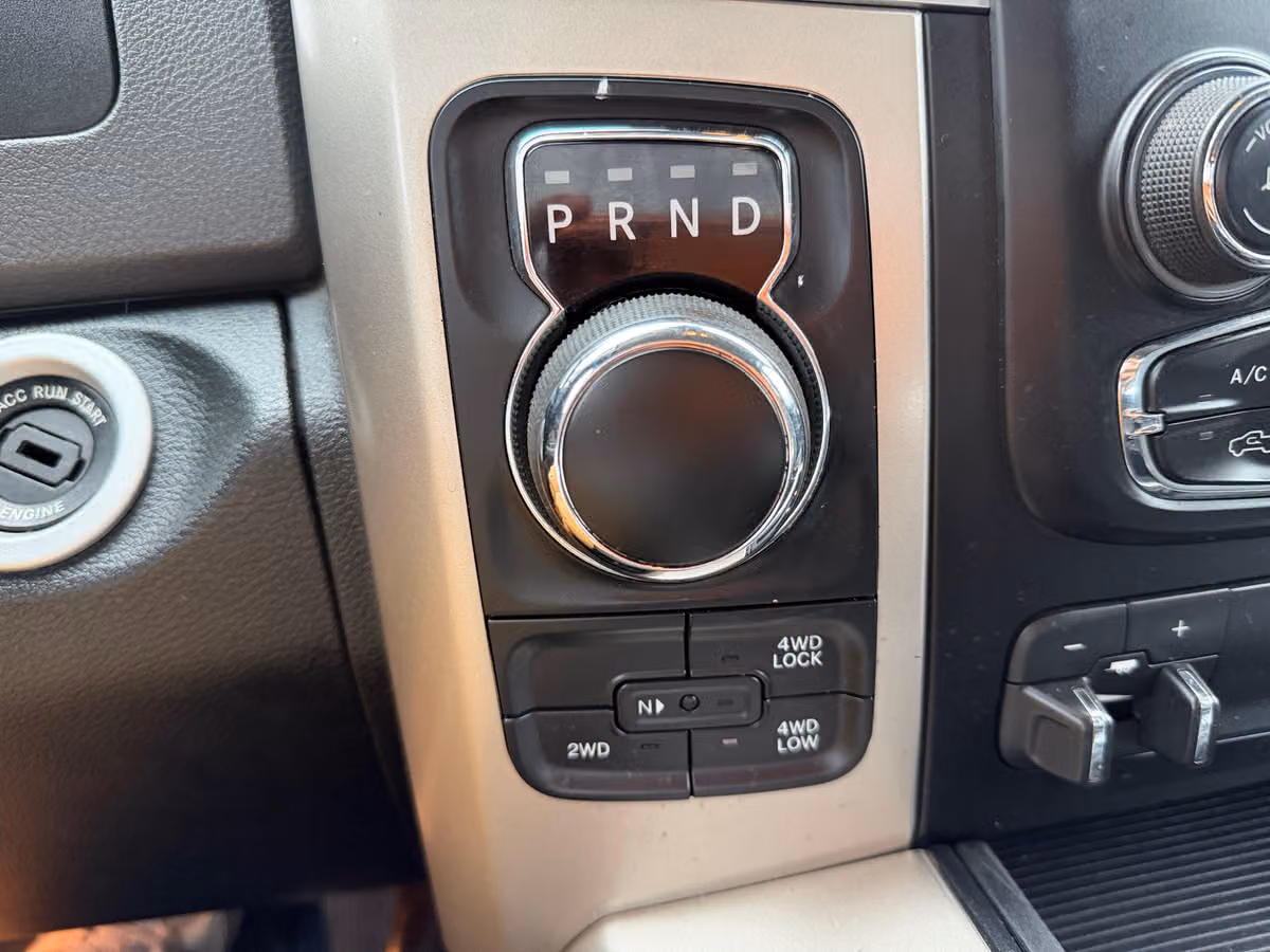 2015 Ram 1500 SLT Crew Cab Image 39
