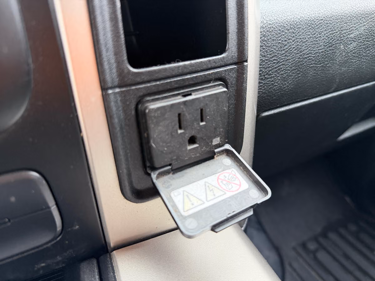 2015 Ram 1500 SLT Crew Cab Image 40