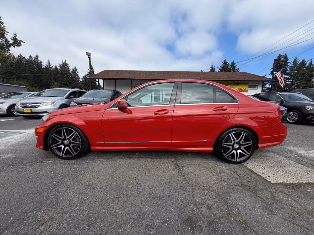 2013 Mercedes-Benz C-Class C 300 4MATIC Image 2