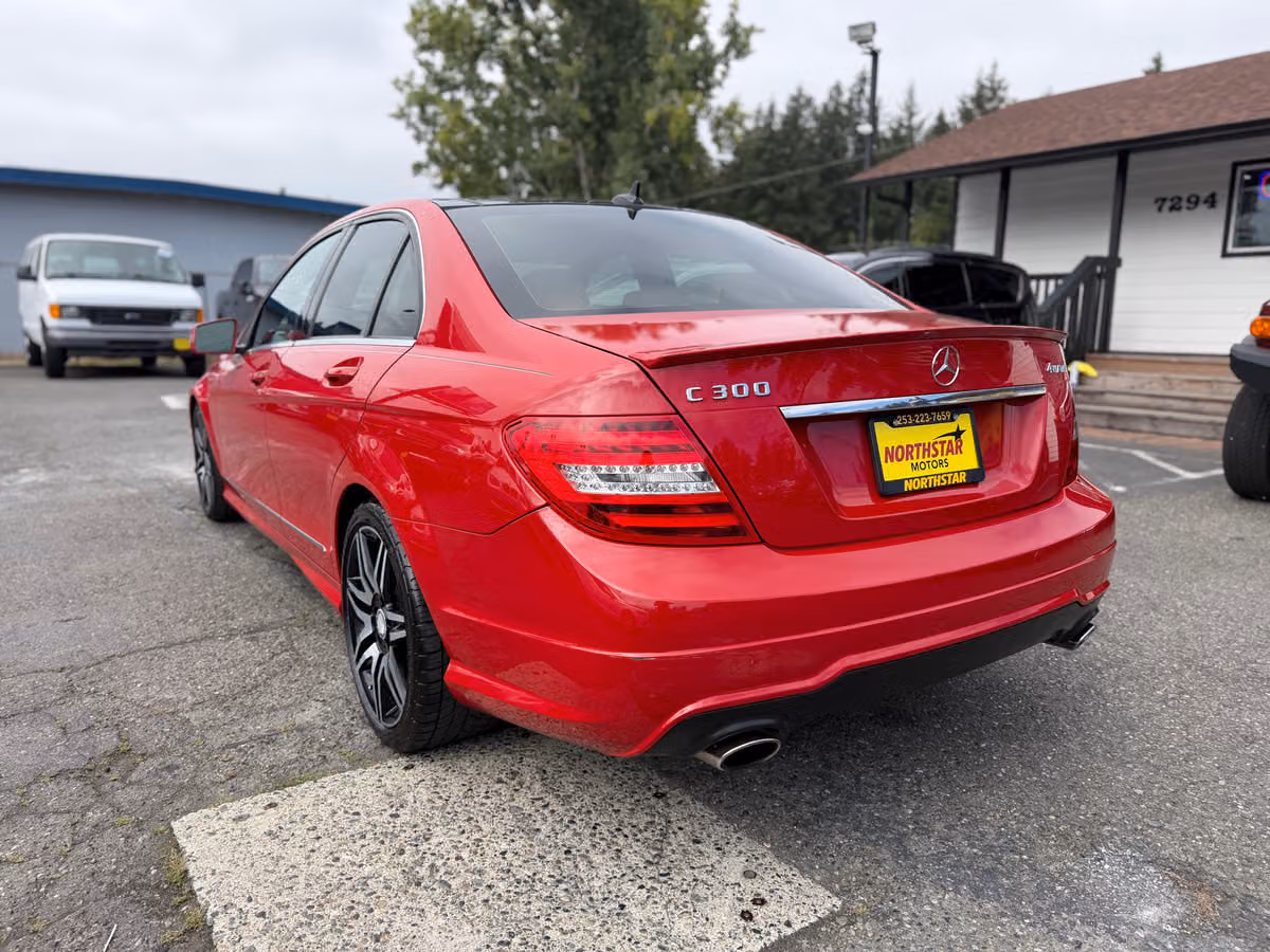 2013 Mercedes-Benz C-Class C 300 4MATIC Image 3