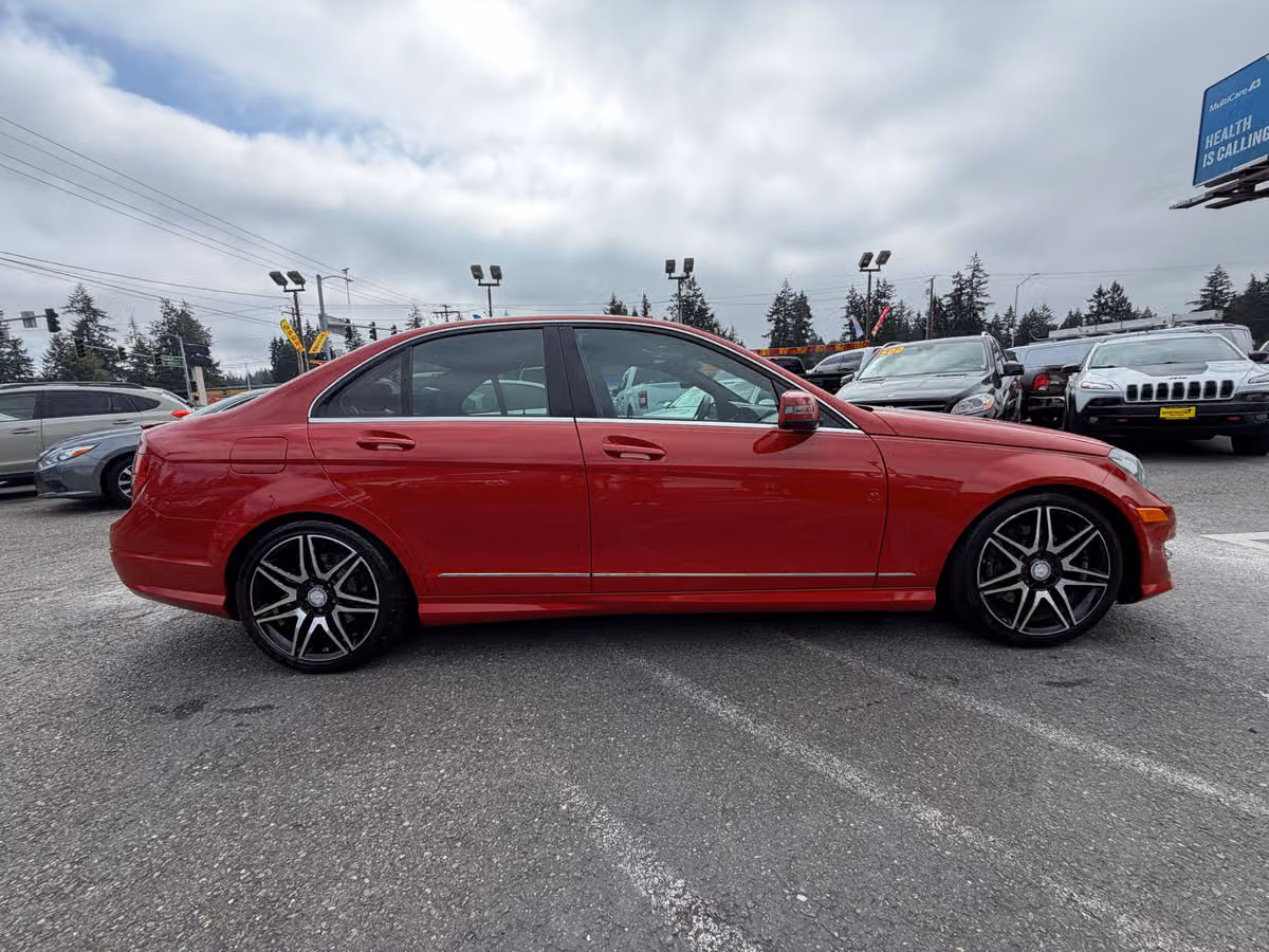 2013 Mercedes-Benz C-Class C 300 4MATIC Image 4