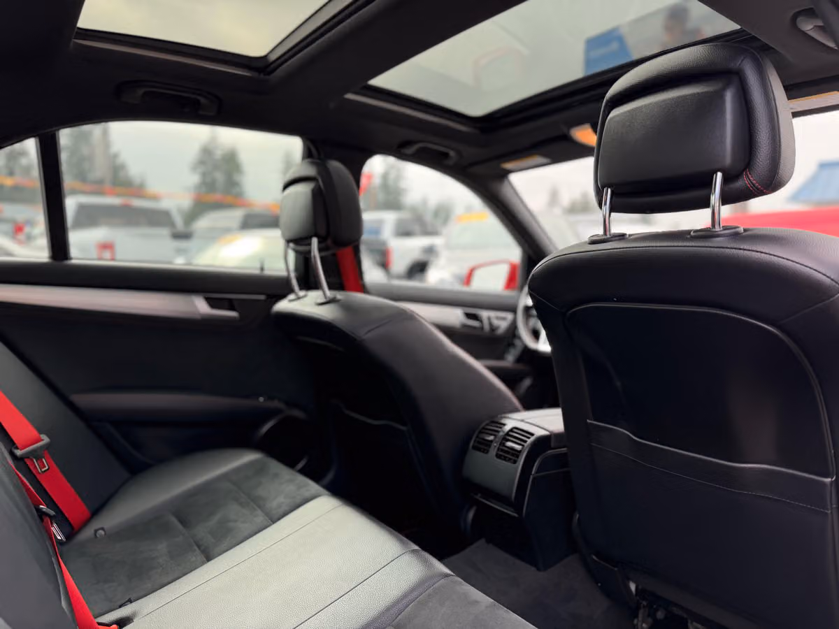 2013 Mercedes-Benz C-Class C 300 4MATIC Image 24