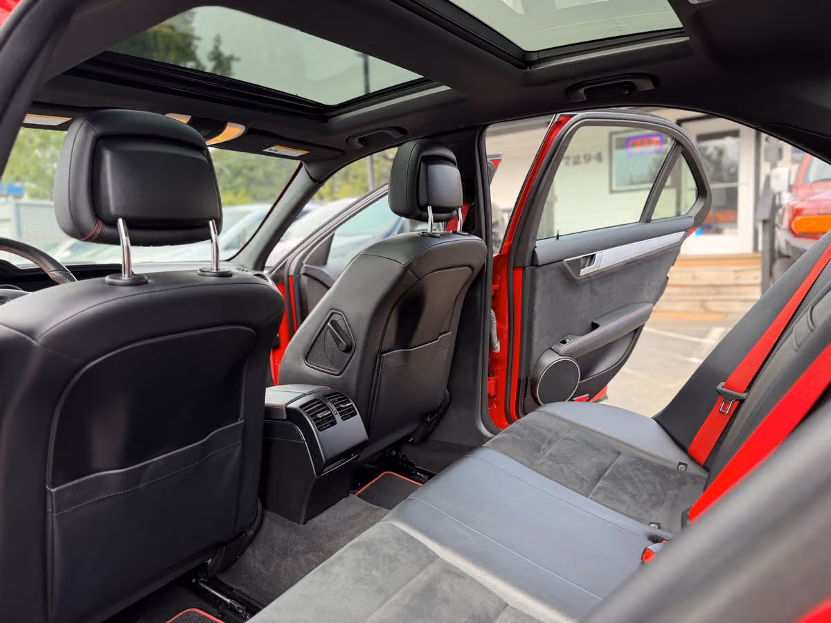 2013 Mercedes-Benz C-Class C 300 4MATIC Image 32