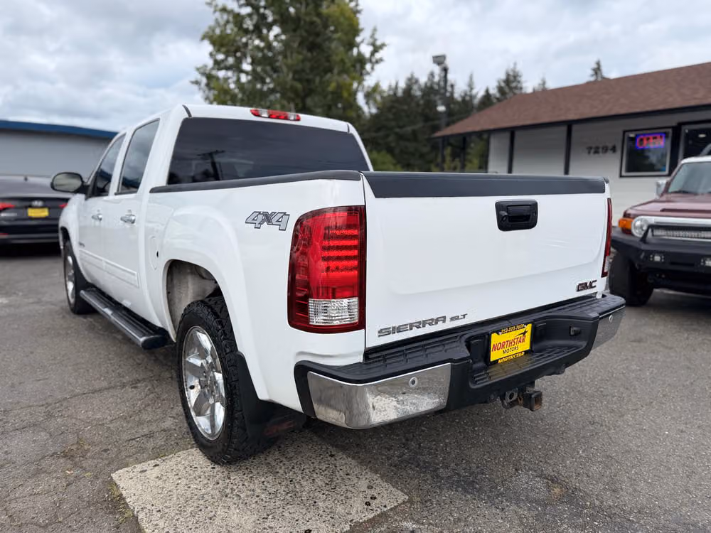 2013 GMC Sierra 1500 SLT Crew Cab Lower Image 1