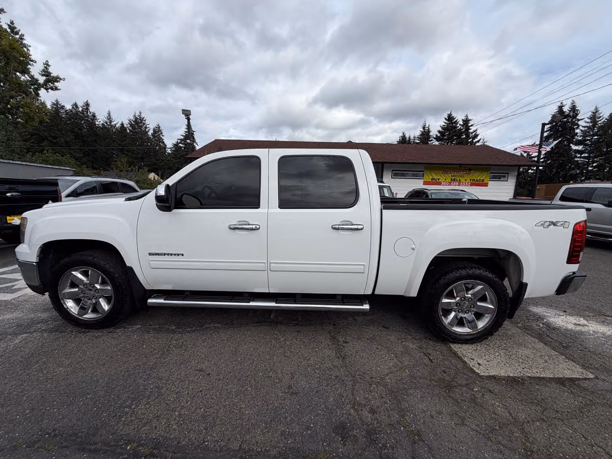 2013 GMC Sierra 1500 SLT Crew Cab Image 3